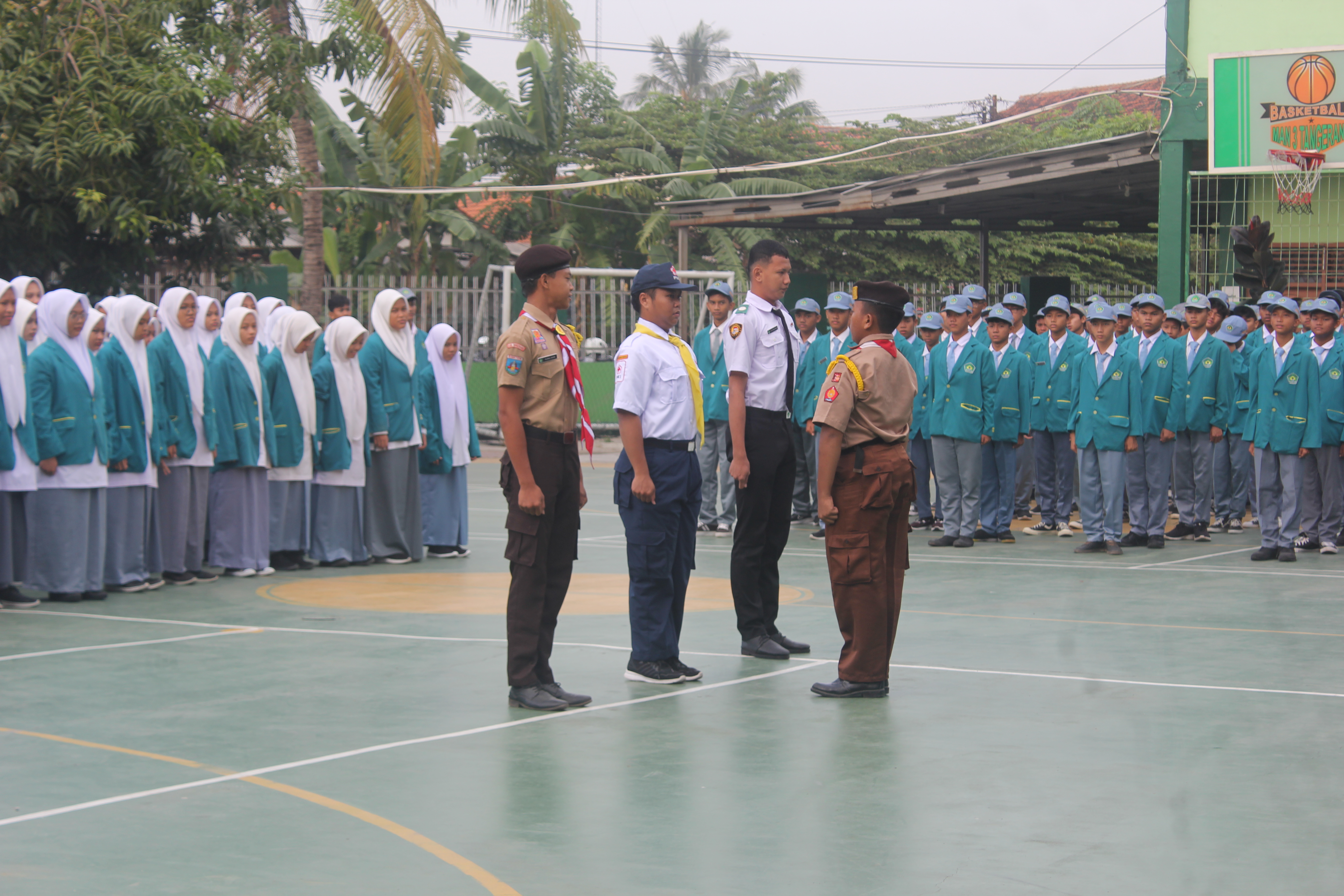 Upacara Senin Rutin di MAN 3 Tangerang: Persiapan Diri Menuju Daya Saing Global